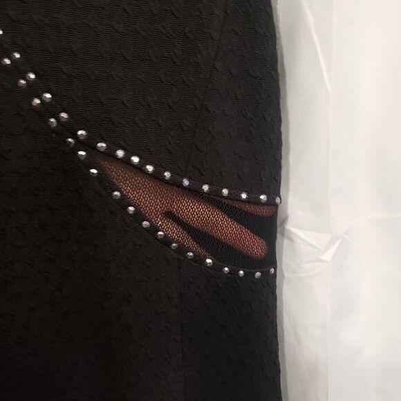 Ámbar Black Textured Dress with Transparent Cut Outs - Picture 10 of 11